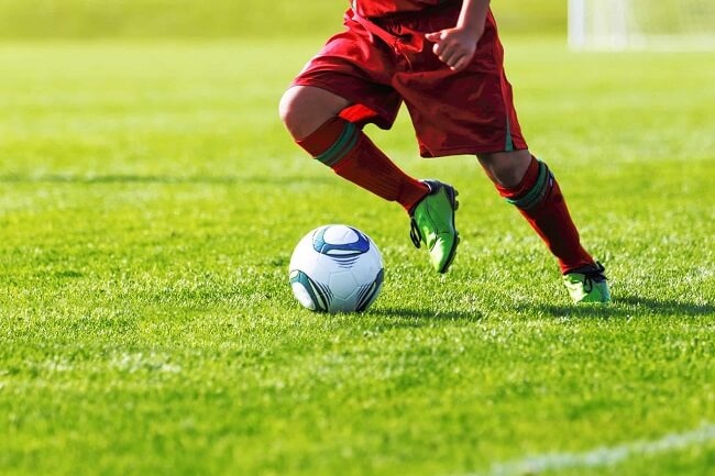 Kỹ thuật 3: Cách bắt bóng HIT - XOAY - NGỦ - NGỰC - ĐÙI trong bóng đá [Chương trình đào tạo bóng đá trẻ]