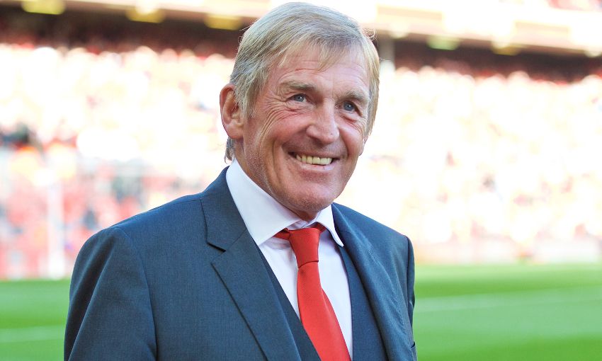 Hé lộ vai trò đáng kinh ngạc của Sir Kenny Dalglish trên sân tập Liverpool