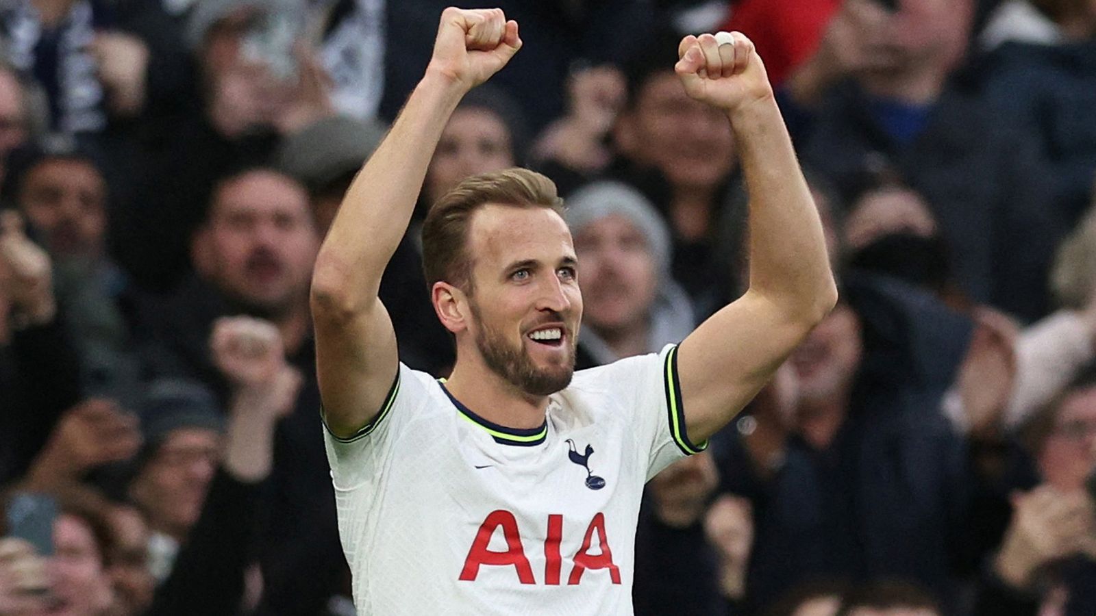 Harry Kane: Bayern Munich agree deal to sign England captain - but striker 'leaning towards' staying at Tottenham Hotspur | UK News | Sky News