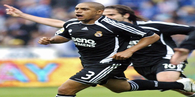 Roberto Carlos - Huyền thoại bóng đá có biệt danh "Người Đạn"