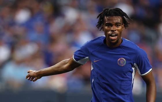 Chelsea kiên trì với Carney Chukwuemeka