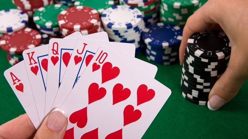 Straight flush trong poker là gì? Mẹo sử dụng nó