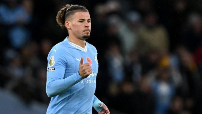 Calvin Phillips: Từ thần đồng Leeds United đến ngôi sao tuyển Anh