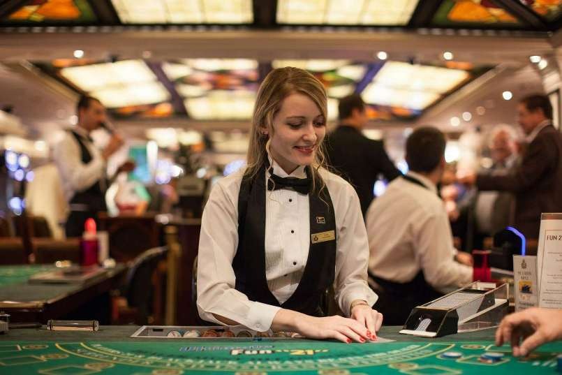 Dealer Là Gì? Nghề Thú Vị Trong Ngành Casino Và Giải Trí