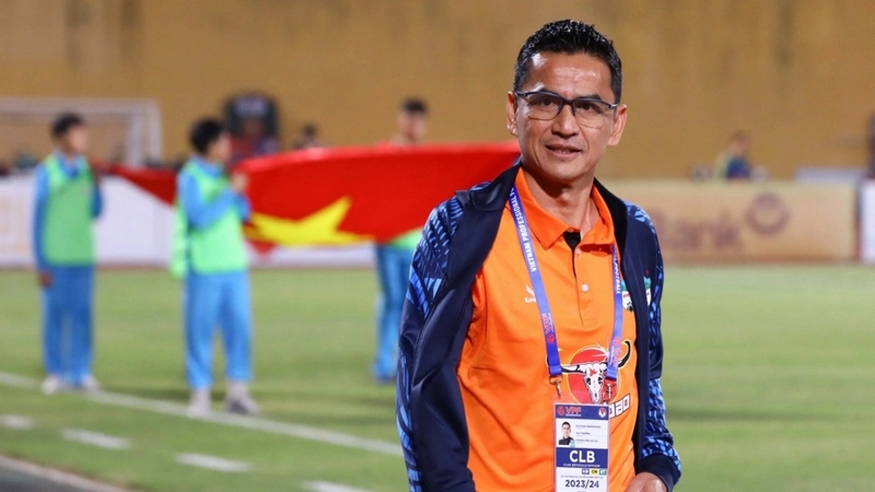 HLV huyền thoại Kiatisuk Senamuang là HLV vĩ đại nhất Thái Lan Top 5 huấn luyện viên Thái Lan: Huyền thoại Kiatisuk