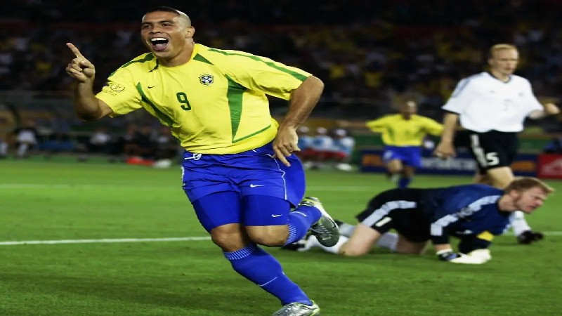 Poacher Trong Bóng Đá Là Gì? Tìm Hiểu Nghệ Thuật Săn Bàn Tinh Tế