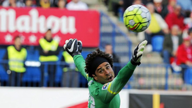 Nhưng ở châu Âu, cái tên này không được biết đến nhiều. Thủ môn Guillermo Ochoa - Cảm xúc khó quên tại World Cup