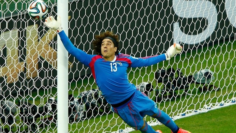 Khi nhắc đến tên thủ môn Guillermo Ochoa, người hâm mộ có thể nhớ lại những khoảnh khắc khó quên tại World Cup. Thủ môn Guillermo Ochoa - Cảm xúc khó quên tại World Cup