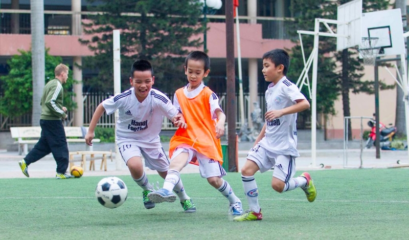 Đá bóng có tăng chiều cao không? Cần làm gì để tăng chiều cao hiệu quả? - Nhà thuốc FPT Long Châu