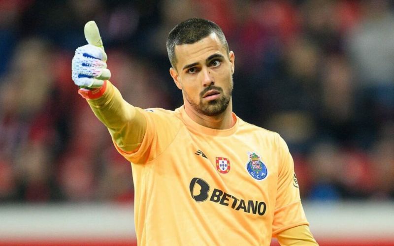 Diogo Costa chỉ huy hàng phòng ngự