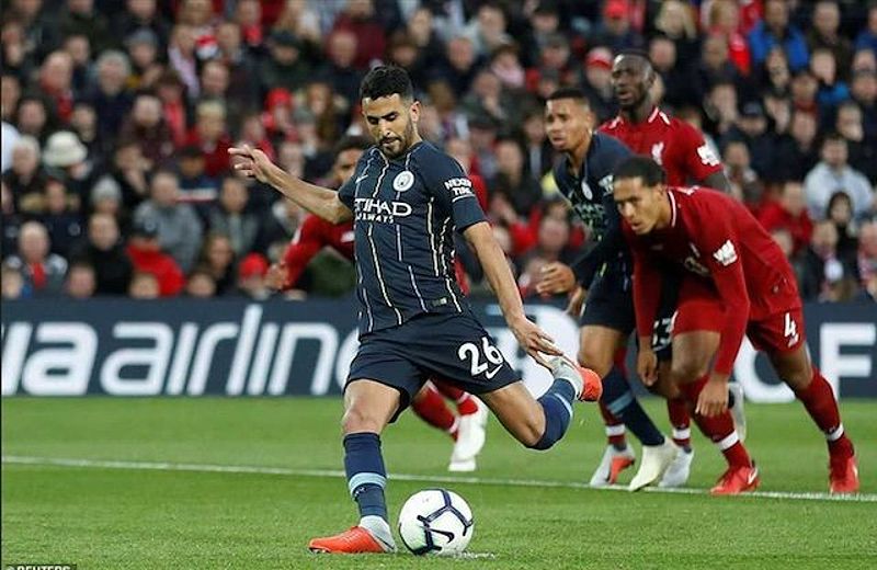 Sự kịch tính được đẩy lên cao trào nhờ những tình huống đá phạt nhanh