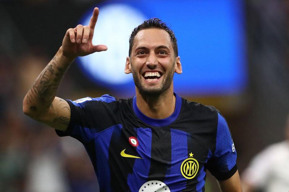 Tiểu sử cầu thủ Hakan Calhanoglu tiền vệ câu lạc bộ AC Milan