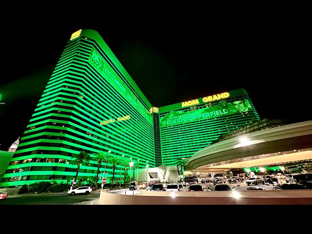 aces and faces play slot